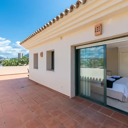 Modern And Spacious 2 Bdrm Penthouse With 3 Pools Apartment