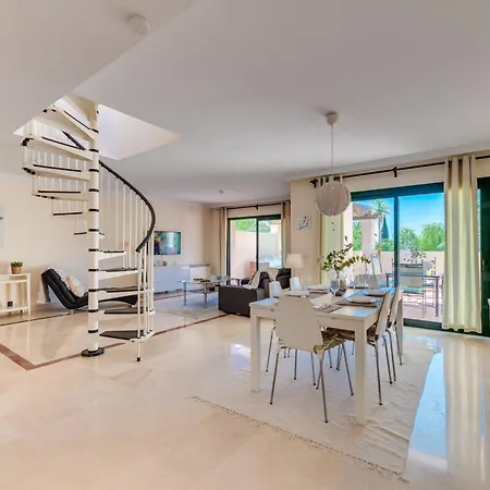 Apartment Modern And Spacious 2 Bdrm Penthouse With 3 Pools *