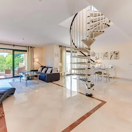 Modern And Spacious 2 Bdrm Penthouse With 3 Pools *