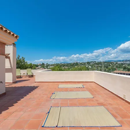 Modern And Spacious 2 Bdrm Penthouse With 3 Pools Apartment