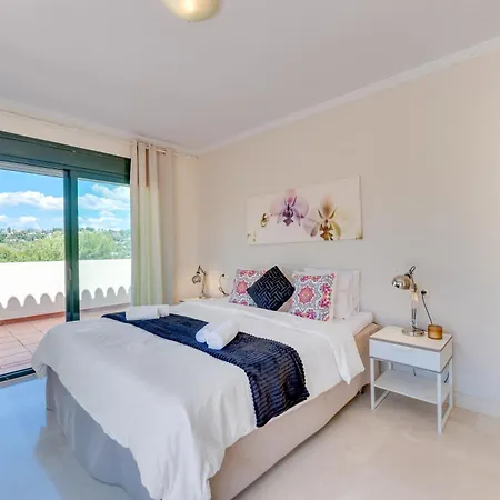 Modern And Spacious 2 Bdrm Penthouse With 3 Pools Apartment *
