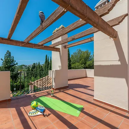 Modern And Spacious 2 Bdrm Penthouse With 3 Pools Apartment