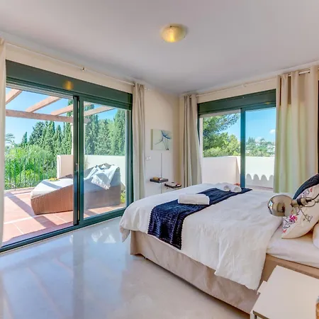 Apartment Modern And Spacious 2 Bdrm Penthouse With 3 Pools *