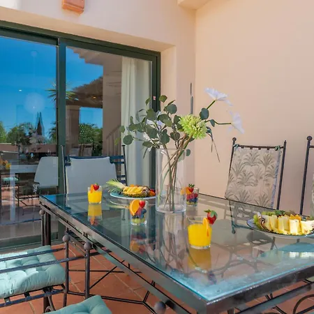 Modern And Spacious 2 Bdrm Penthouse With 3 Pools