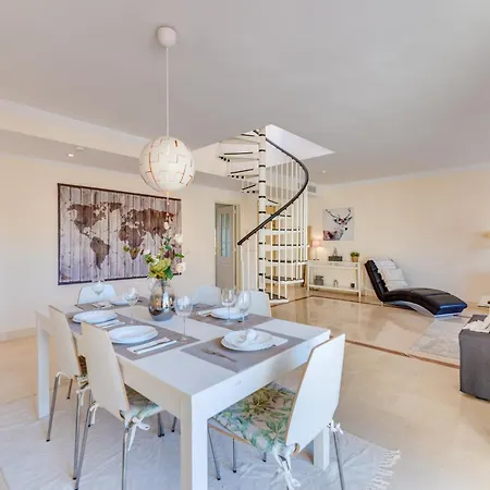 Apartment Modern And Spacious 2 Bdrm Penthouse With 3 Pools