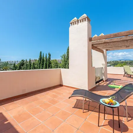 Modern And Spacious 2 Bdrm Penthouse With 3 Pools Apartment